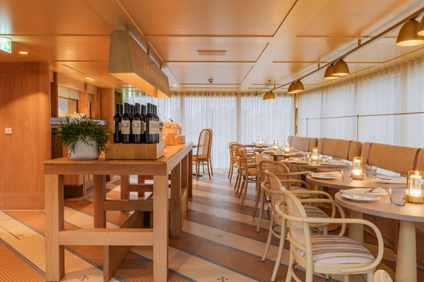 APT Guided Tours & River Cruises APT Solara & APT Ostara The Gruner Bar & Dining Interior 2 ©APT Guided Tours & River Cruises.jpg